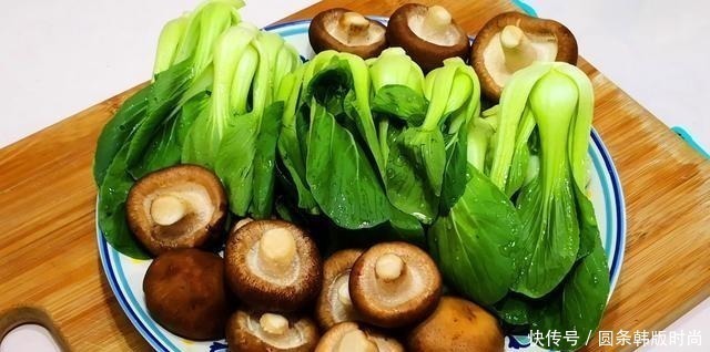 炒青菜时,最忌直接下锅炒,大厨记住这3步,青菜又脆又好吃