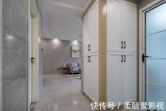 客厅|86㎡挤出三房,还有衣帽间!客厅贴满瓷砖,完工后很大气