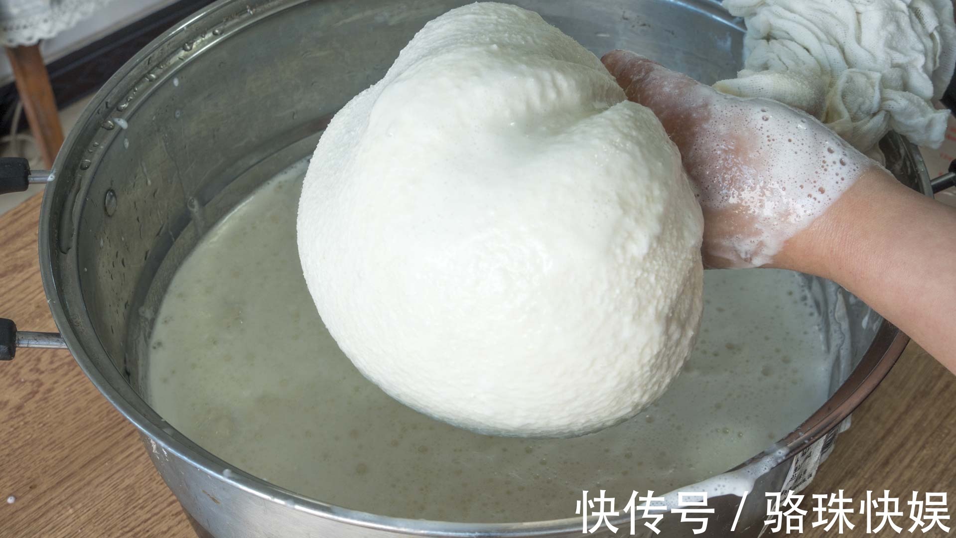 添加|在家做豆腐，2斤黄豆出8斤豆腐，健康零添加，做法简单又好吃