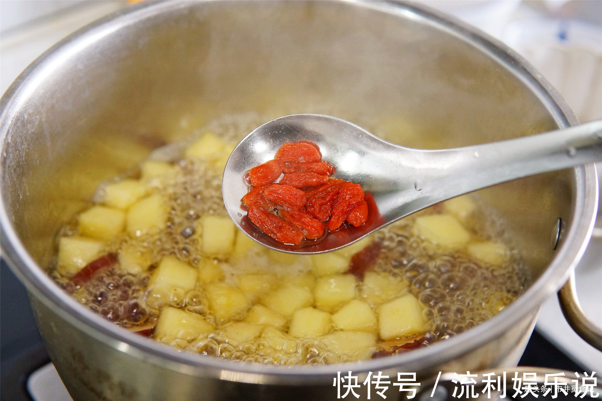 春天，用苹果和红枣一起煮，我家每周喝几回，好多人不知道有啥用