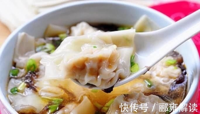 自制馄饨，汤是关键，只需4样放在一起，开水一浇，味道一点不差
