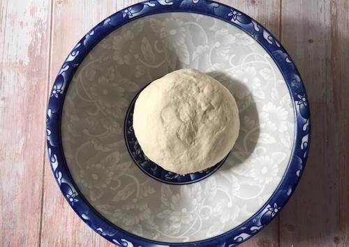 早餐喜欢吃的奶黄包,光滑松软,奶香浓郁,一次发酵省时间