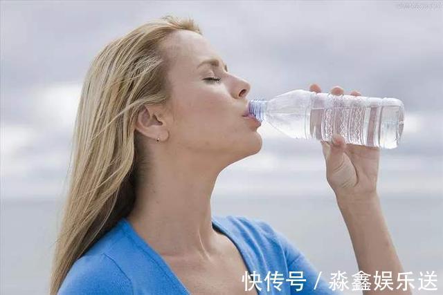 喝水|一喝水尿就多，是肾不好还是在排毒医生提醒3个异常要留心