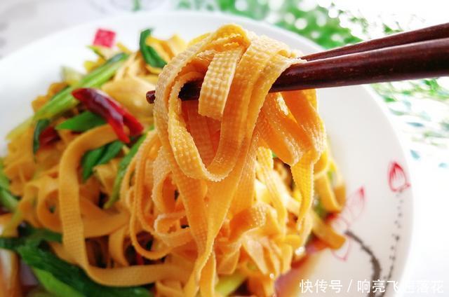 饭菜|立冬以后,这食材常给家人吃,和青芹蒜苗简单一炒,下饭菜妥妥的