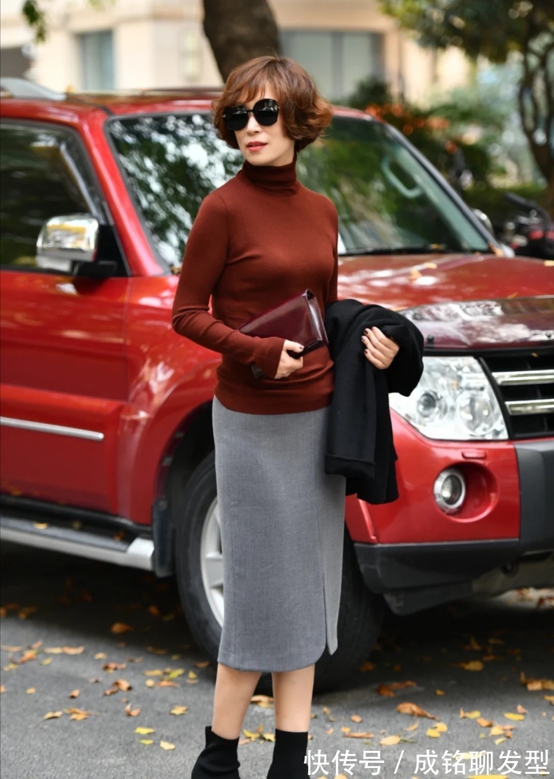 打底裤|已经不再年轻,就别刻意装嫩!学这位女士的穿搭,优雅大气又高级