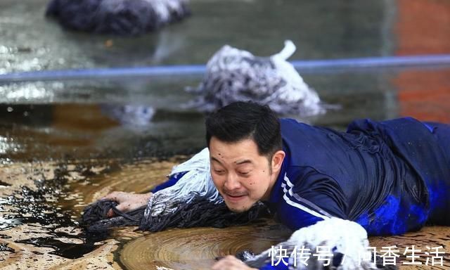 沙溢嘲笑女群演翻車:如果你不懂尊重人,別人分分鐘教你做人