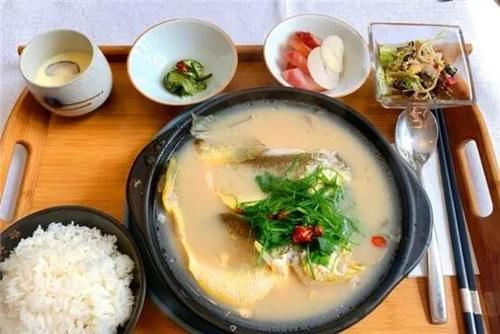 定食|吃遍大连-主食配菜小菜汤,一个盘内托出来,暖心的定食,丰富了你的肠胃~