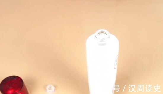 卫生间|用完的化妆品瓶子先别扔,只需简单几步放在卫生间里,效果真不错