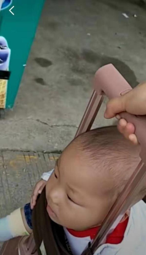 外甥女|让漂亮的小姨带娃是啥体验？原谅我不厚道的笑了，心疼宝宝