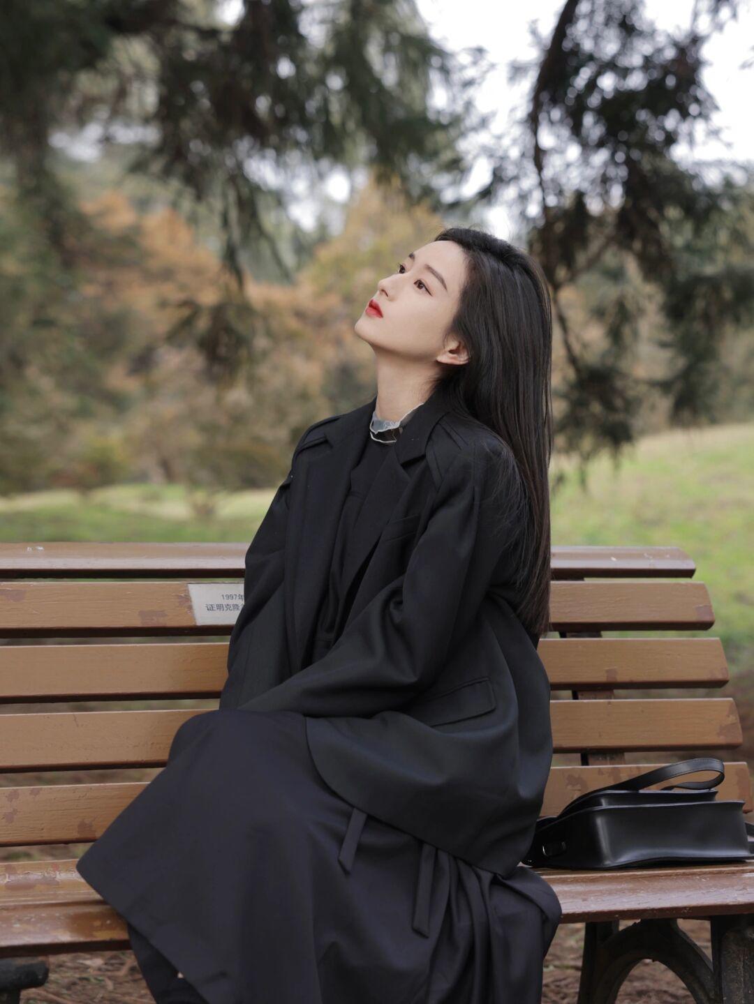 连衣裙 你的衣橱里绝对少不了“西装”,来看潮人的时尚造型,值得借鉴