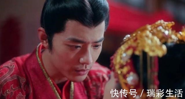 狼殿下疾冲摘星大婚肖战耳朵通红，网友留言冲哥你怎么可以这样