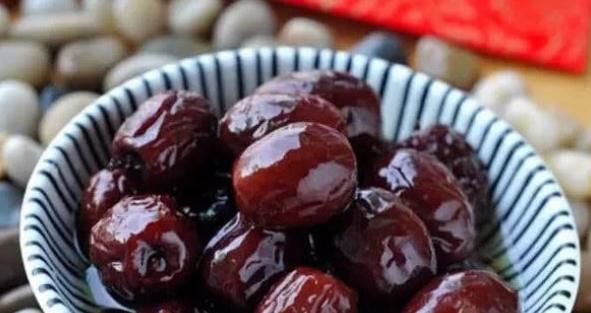 “日吃3顆棗，永遠(yuǎn)不顯老”，大夫提醒：吃紅棗必知7大“禁忌”