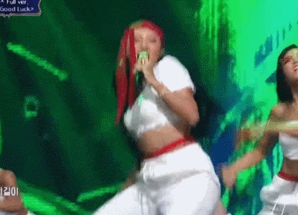 六组女团回归大战,为争第一拿出看家本领,成员都豁出去了?