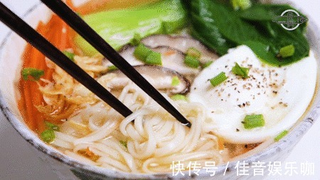 压面机|早餐喜欢吃面条的一定要收藏，教你简单做一碗清汤面，色香味俱全