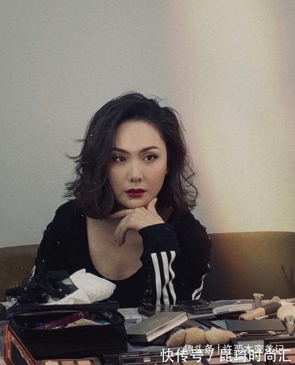 女人 女人过了50岁,尽量避开这3种发型,尤其是第2种,显老又土气