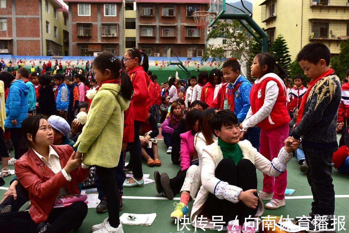 行为|孩子的3种行为,以后多半不孝顺,父母及时纠正,避免养出白眼狼