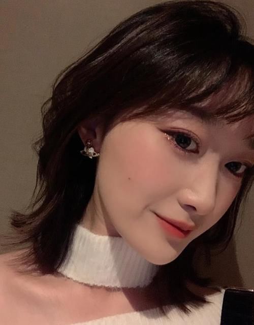 发丝|过了40岁的女人,别烫“大妈卷”,今年流行“波浪短发”,更减龄