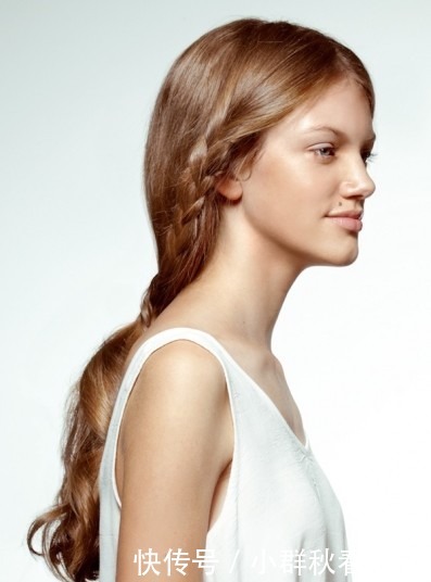 不再无聊的低马尾!两款浪漫低发尾发型教学