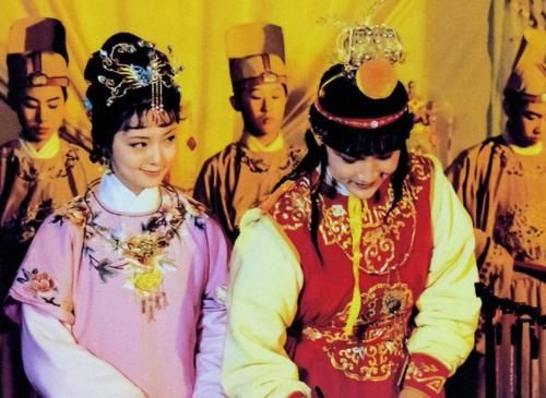 晴雯|王夫人欺瞒贾母，王熙凤背弃贾母，宝玉戏弄贾母，贾母却重拾威风