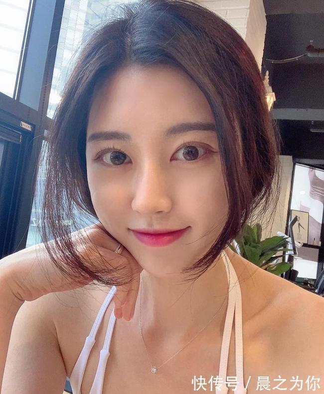 动作|韩国甜美普拉提女教练，身材凹凸有致，腰臀比令人羡慕