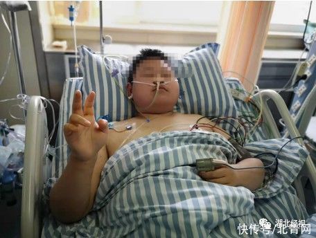 19歲小伙每天把這個當(dāng)水喝，住進(jìn)ICU搶救8天……醫(yī)生緊急提醒