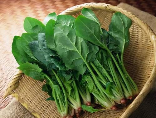 养肝排毒|人到中年爱美，3种食物坚持吃，营养丰富，有益健康，吃了变年轻