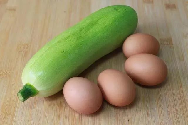 1根西葫芦4个鸡蛋，这种吃法将成为经典，素食也可以很美味