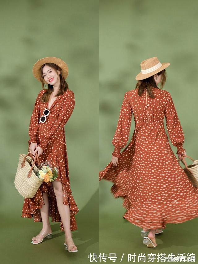 针织衫|碎花裙怎么穿才不土气?掌握这3个要点,清新减龄特有女人味