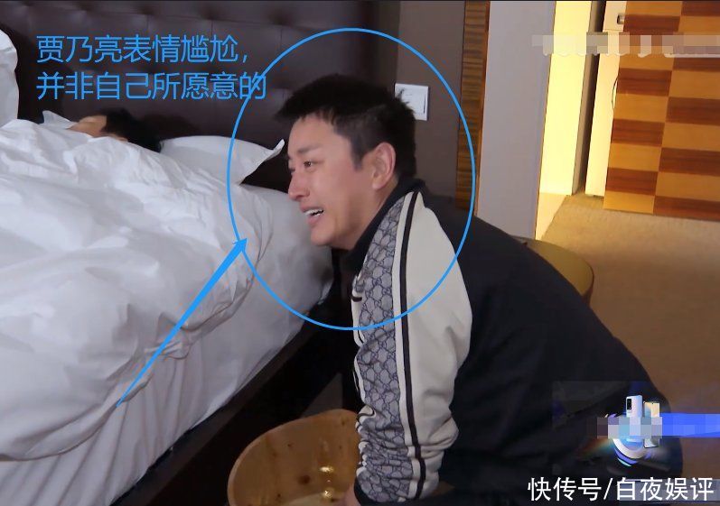 《极挑7》看咖位下碟？王迅被泼洗脚水，黄明昊跪着吃饭惹怒粉丝