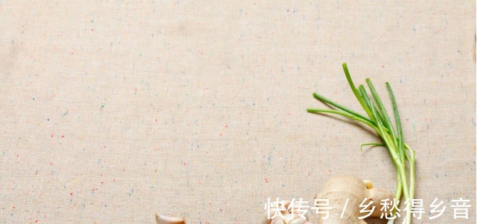 炸肉丸子,记住不放鸡蛋和面粉,教你正确做法,焦香酥脆不回软!