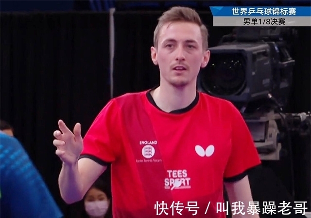 梁靖崑|梁靖崑4-3死里逃生!中国球迷全体起立,在美国高举红旗呐喊喝彩