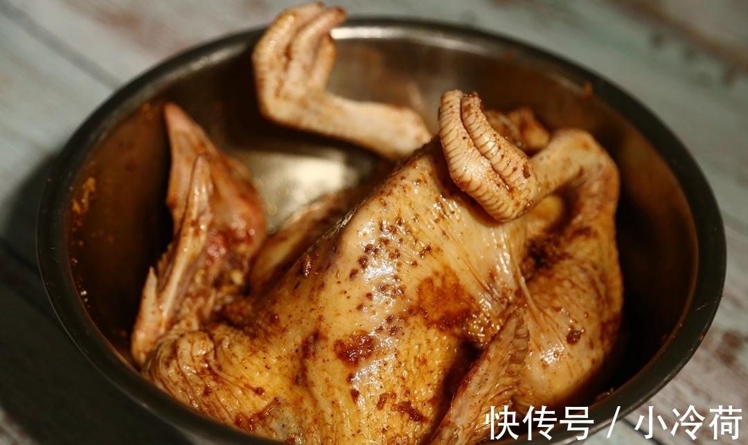 红烧酱油|跟30年老大厨学来的秘制鸡做法：外焦里嫩，筷子一扒就脱骨！