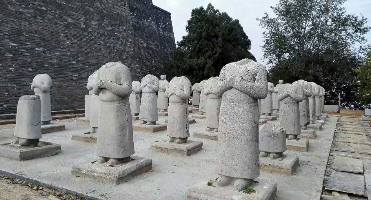 石人|武则天墓前放61个无头石人，成最大谜团，却被两位农民破解