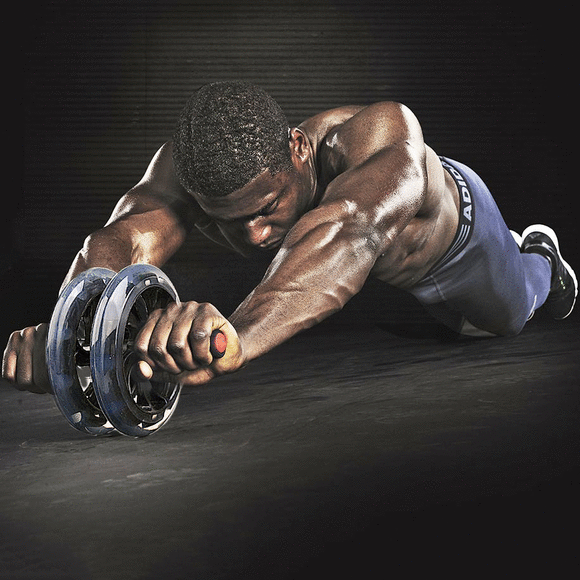 训练|健腹轮作为经典的腹部训练工具,坚持练习能否练出腹肌?