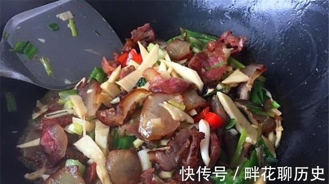 洗腊肉直接用清水洗就错了，厨师长：加“它”腊肉香味翻倍还干净