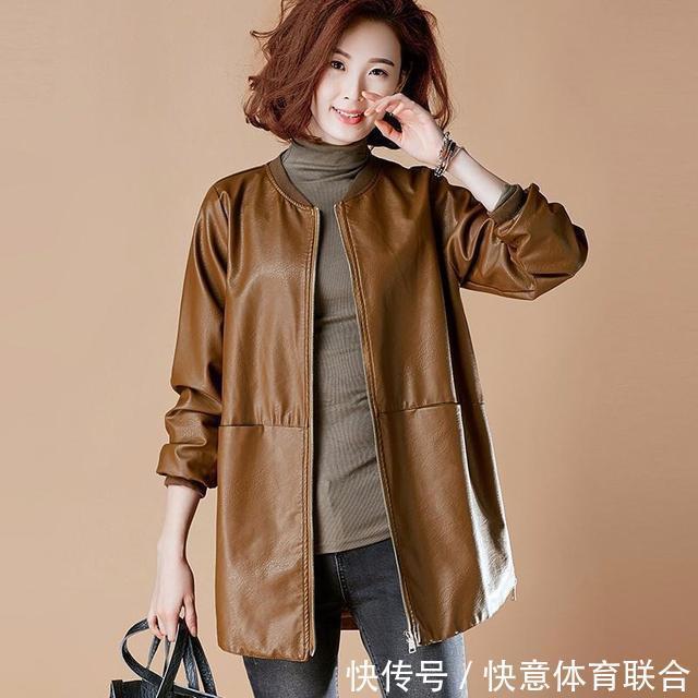 今年不流行穿风衣了,皮衣才是入秋最正确的打开方式,保暖又显瘦