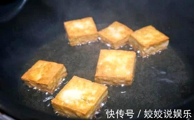 油锅|煎豆腐时，不要直接下油锅，牢记“3点”，豆腐不碎不粘锅