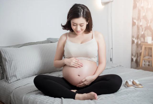 宫缩|孕晚期肚子又硬又紧，是不是胎儿要提前“退房”有4种可能情况