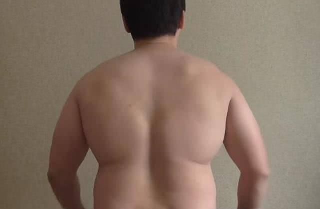 肌肉男|肉胖子决定用2年改变体质，2年后变肌肉男非常壮实，网友：做我伙伴如何？