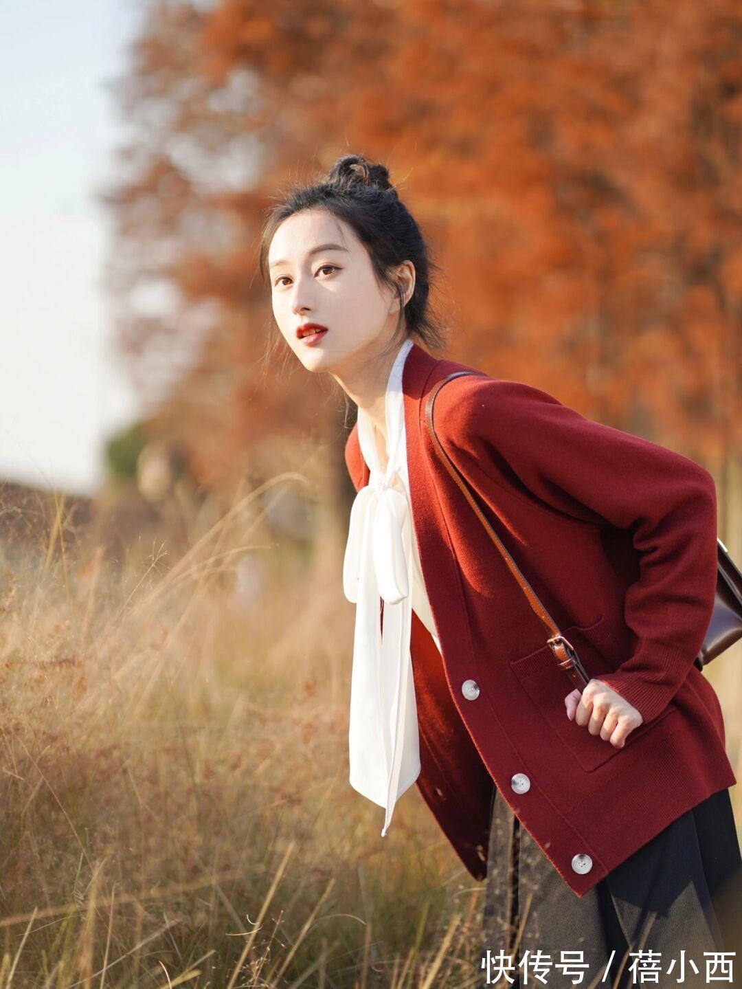 红色|能把“毛衣开衫”驾驭好,你离“时髦精”就不远了,穿出优雅时尚
