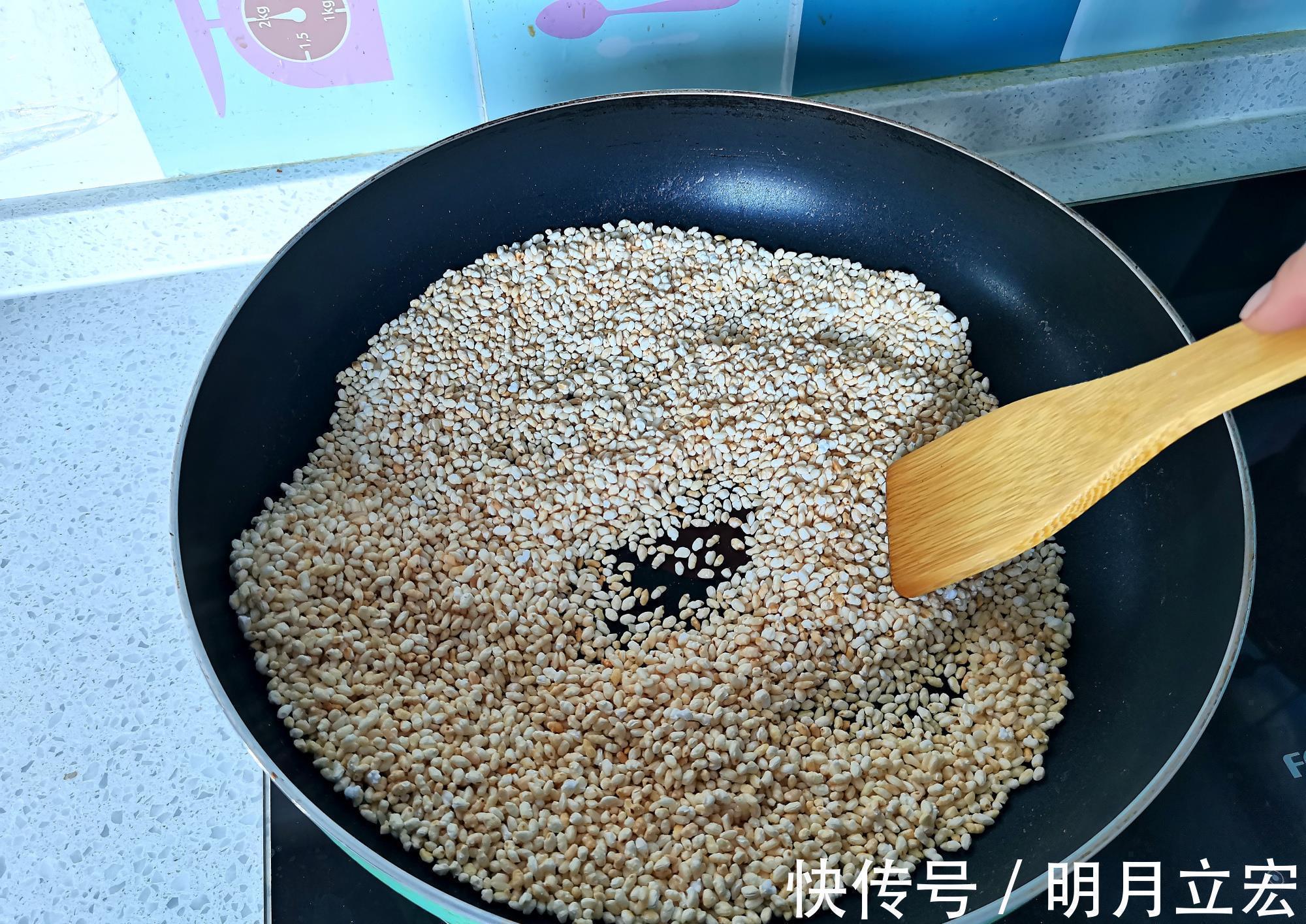 一家三口的午餐真馋人,用心做的排骨孩子连吃三块,并大赞太香了