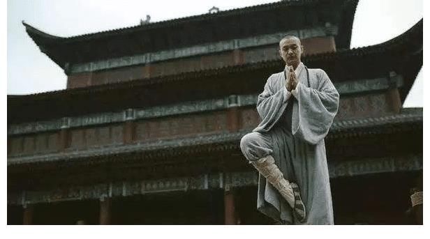 少林問道|導(dǎo)演跑了，演員自己執(zhí)導(dǎo)，沒有衛(wèi)視買只好停播，如今卻在央視播出