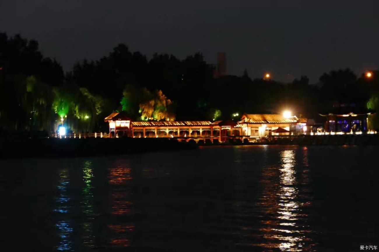 中年|夜游太明湖