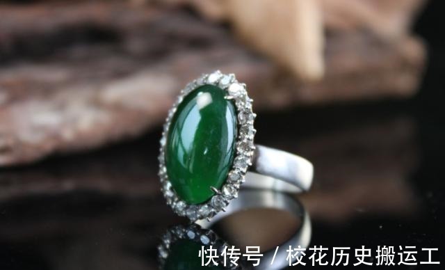 金属!翡翠戒指的镶嵌法则你了解多少呢今天一起来探索一番!