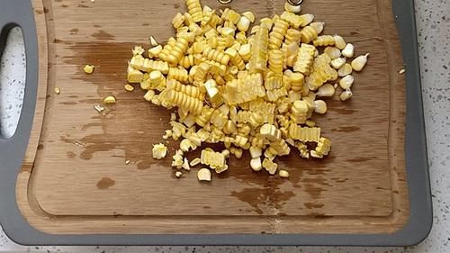 饭店卖18元一杯的奶香玉米汁,自己在家5块钱就能做,太好喝了