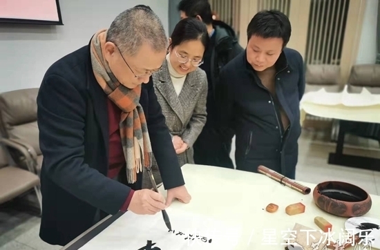 天行者@湖北省写长篇小说“最牛的人”在鄂州写了两幅书法