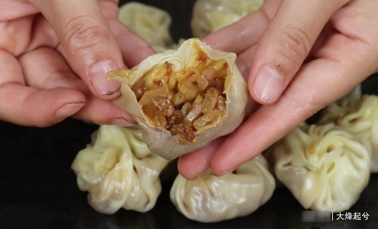 洋葱最好吃做法,花2年研究,一次做4个,比吃肉还解馋