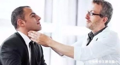 喉咙有痰，多是炎症感染导致的，可通过2大方法来排出痰液