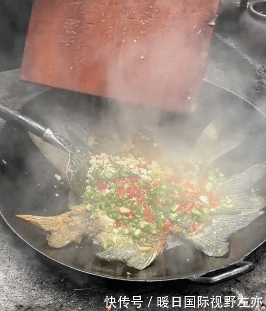 牛爱芳晒妻子孕检单,却隐藏关键信息,吃鱼只吃鱼尾,真豪气!