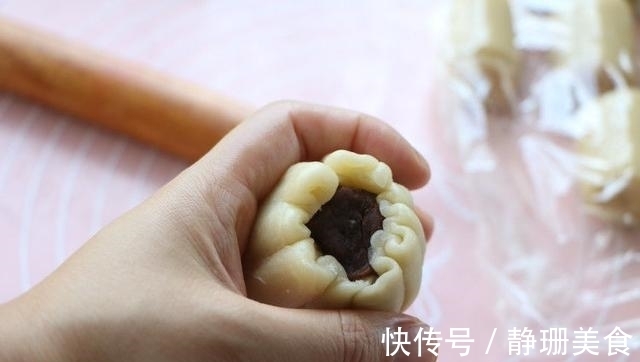 经典糕点蛋黄酥做法,7步就可上烤箱,外酥内软好吃不用花钱买